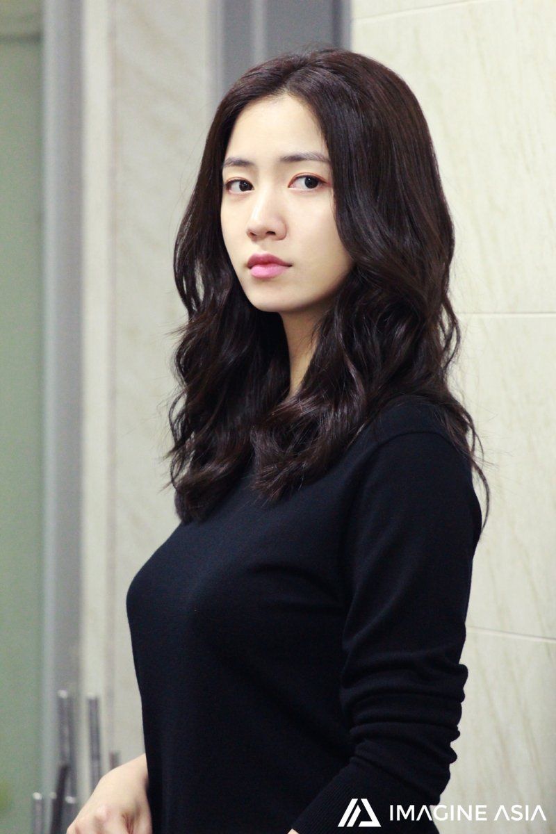 Ryu Hwa Young (류화영). Aktris, Wanita