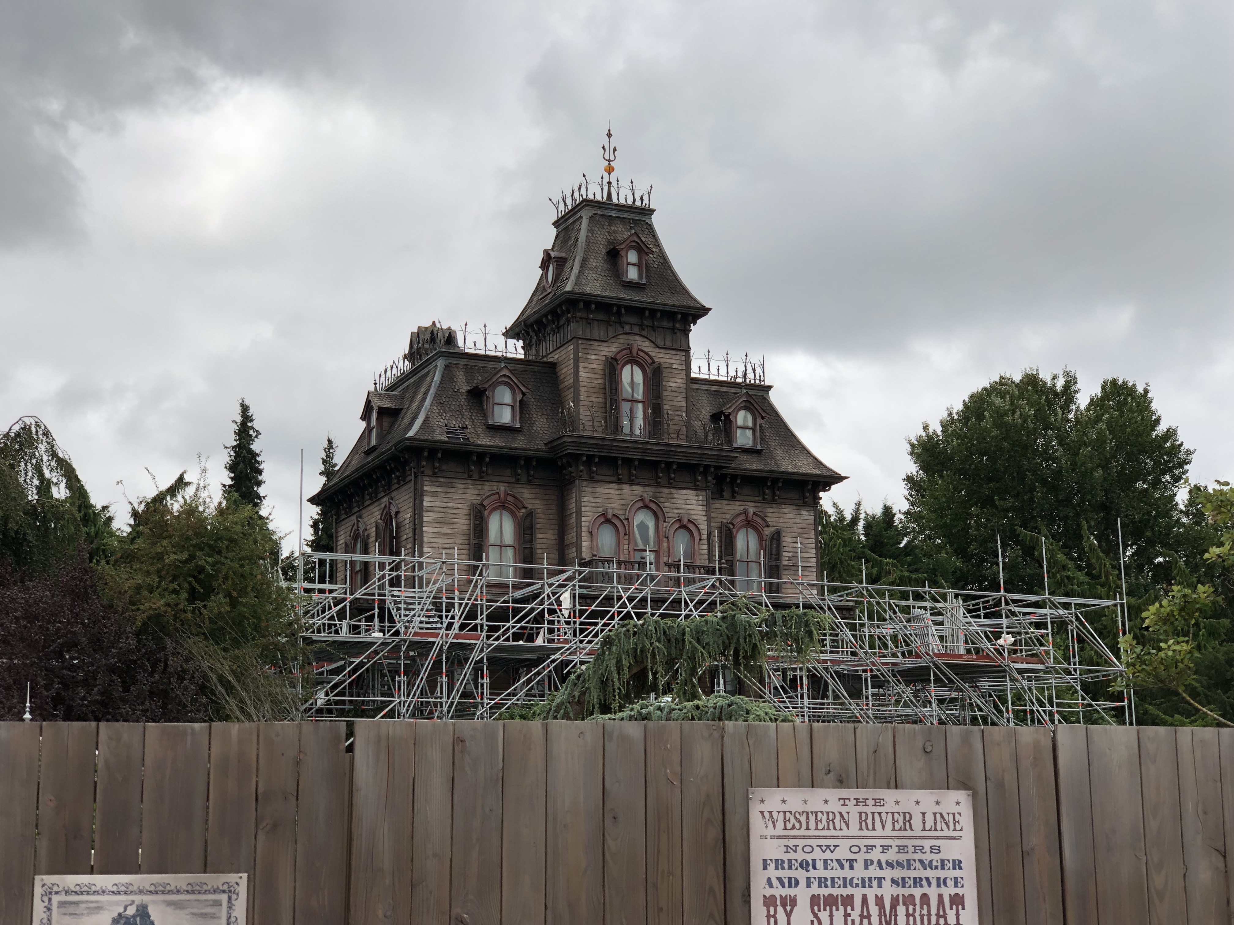 Phantom Manor Reopening at Disneyland Paris Pushed to April 2019 News Today