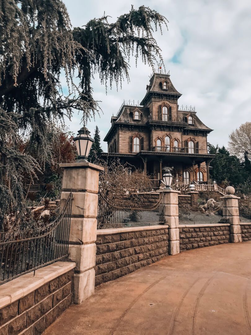 Everything You Ever Wanted To Know About Phantom Manor at Disneyland Paris the Magic. Disney paris, Disneyland paris, Disneyland