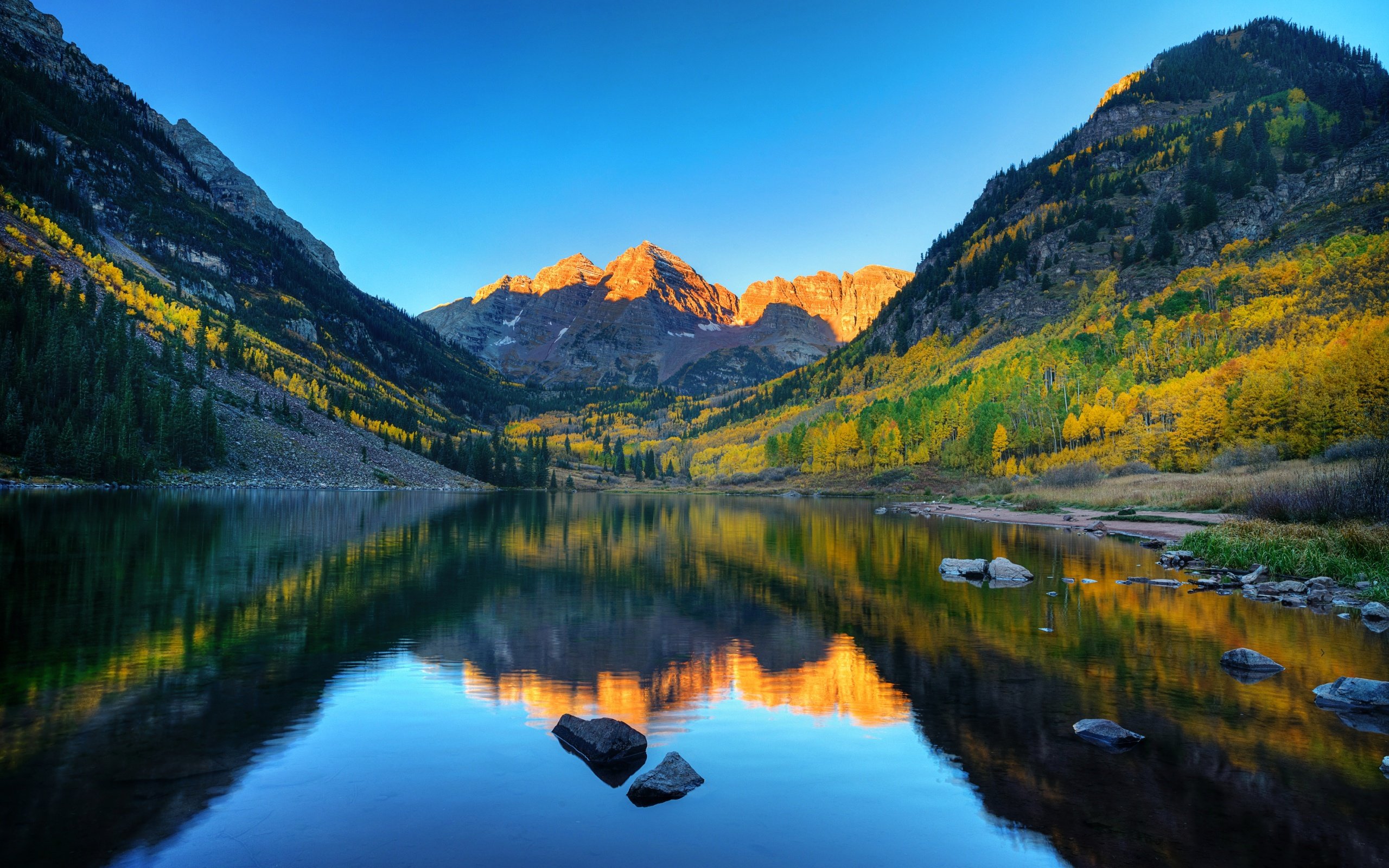 Download wallpaper Maroon Lake, Aspen, mountain lake, mountain landscape, forest, evening, sunset, autumn, Colorado, USA for desktop with resolution 2560x1600. High Quality HD picture wallpaper
