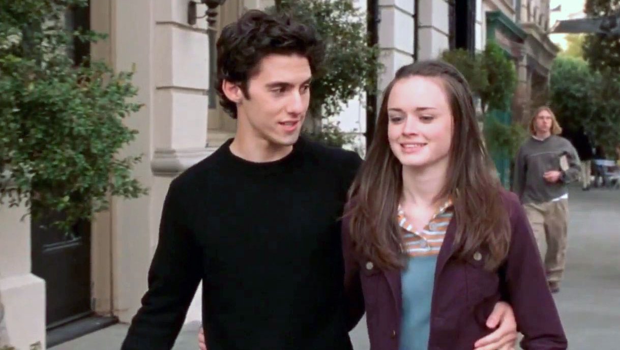 TV Couples Who Dated in Real Life: 'Outer Banks' Stars and More