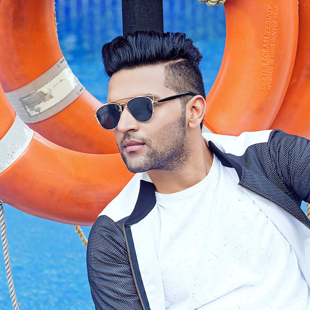 Guru Randhawa - #OUTFIT out tomorrow at 11am IST Make sure you all share and support ✌️✌