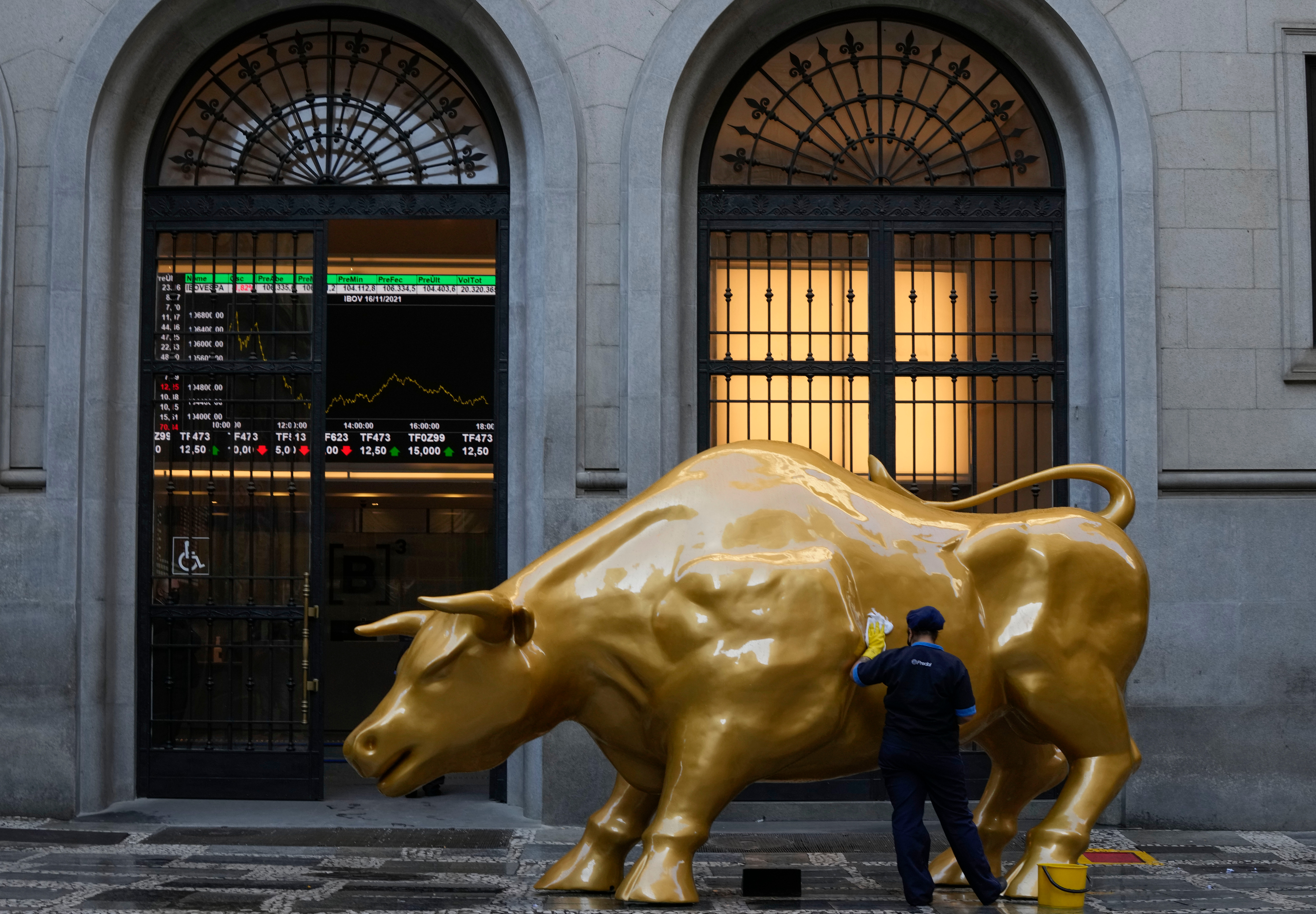 Brazilians find stock exchange bull unbearable, remove it