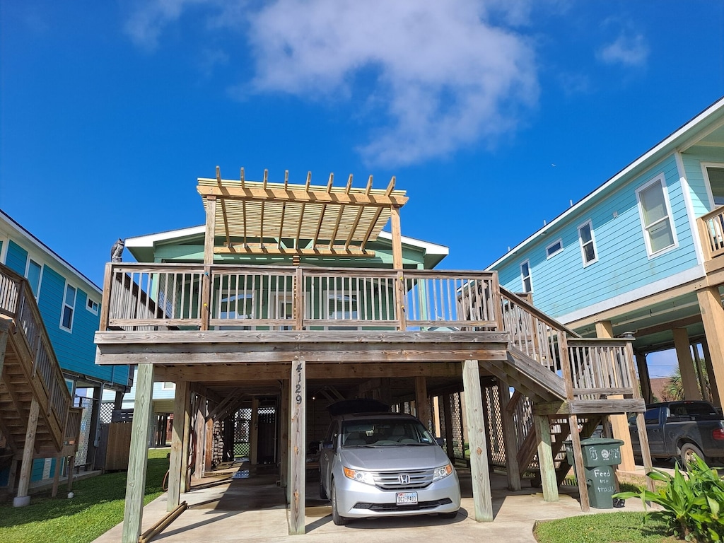 Welcome to our cozy newly remodeled beach house. A nice place for a small family