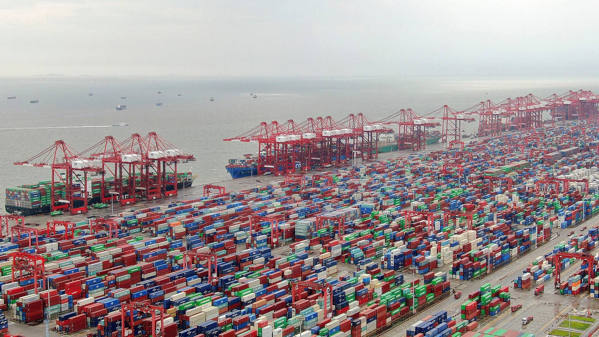Chinese and US ports increased container volumes significantly in 2021