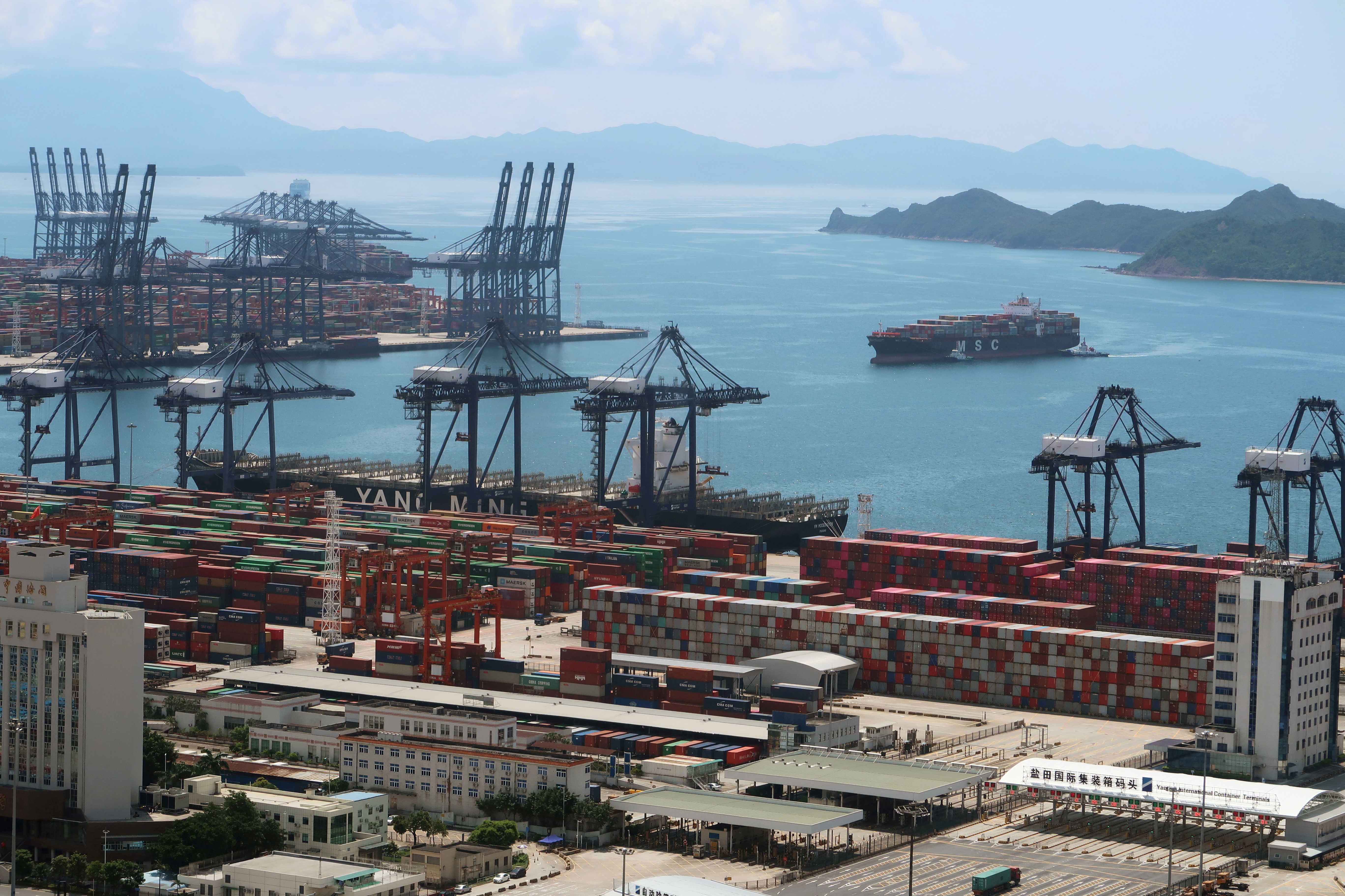 COVID curbs bite at Chinese ports, threatening global supply chains
