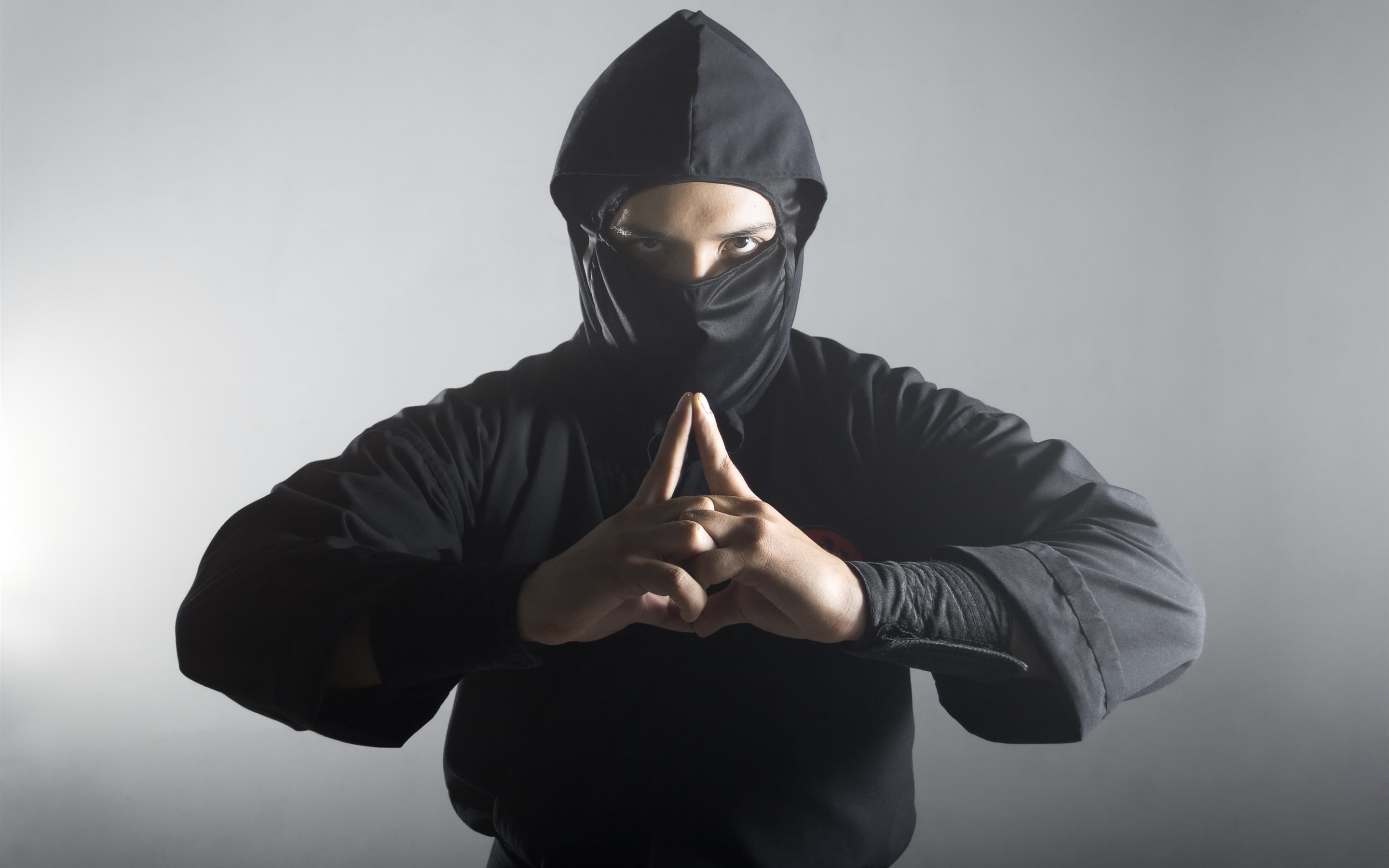 Wallpaper Ninja, pose, black uniform 2880x1800 HD Picture, Image