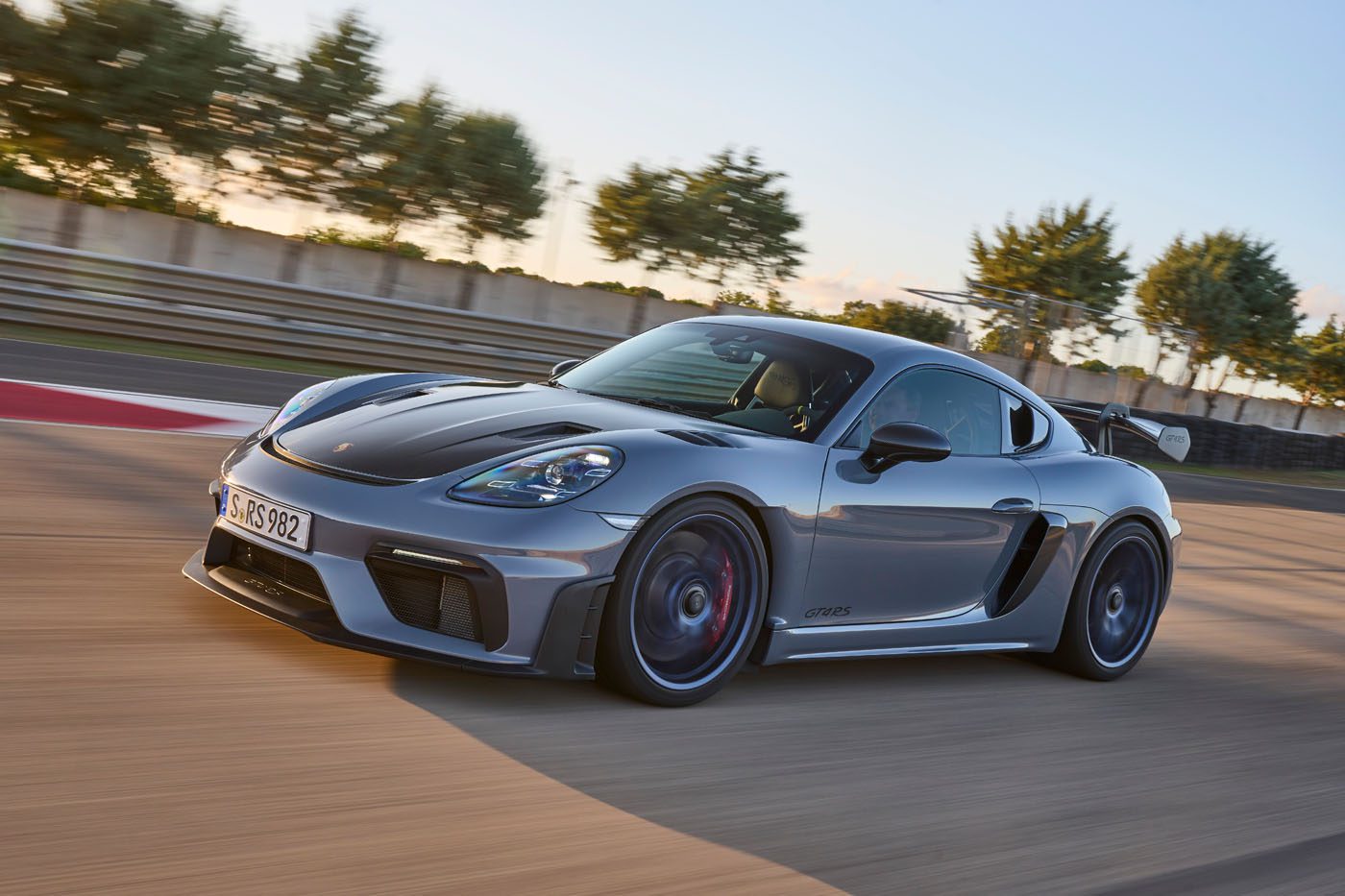 2022 Porsche 718 Cayman GT4 RS Revealed With Race Car DNA