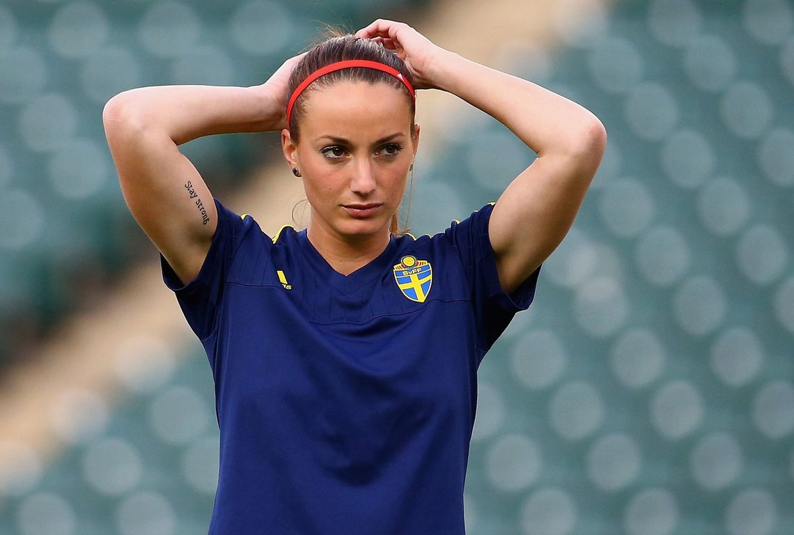 TOP 10 HOTTEST WOMEN'S FOOTBALL PLAYERS IN THE WORLD