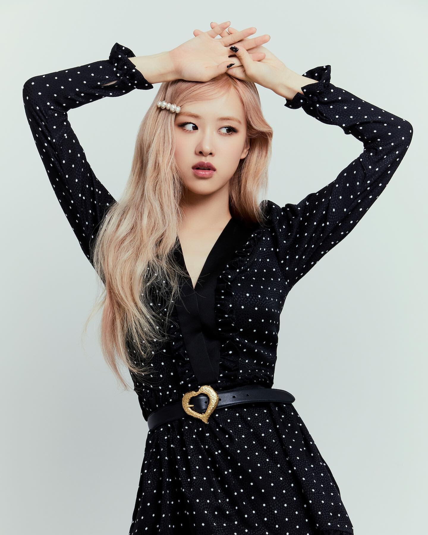 March 7, 2022 BLACKPINK Rosé Instagram Update with Lisa Season's Greetings