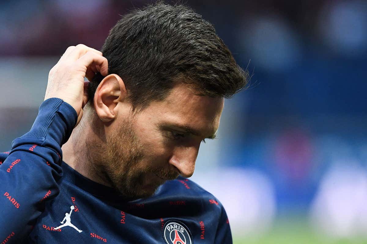 Messi 'completely different' with Argentina as Tevez claims PSG star is only 'half' of himself at Parc des Princes. Goal.com US
