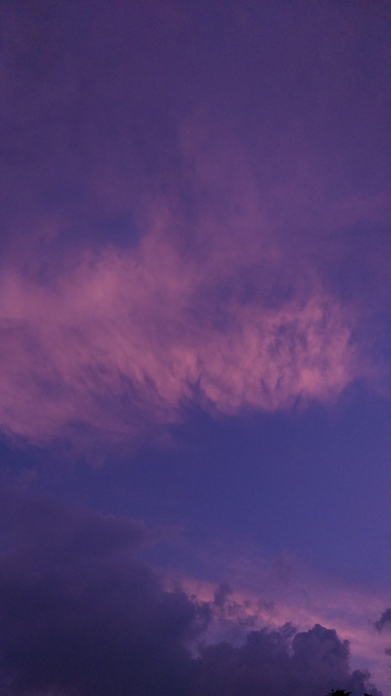 Purple sky sunset. Purple sky, Purple wallpaper, Purple wallpaper phone