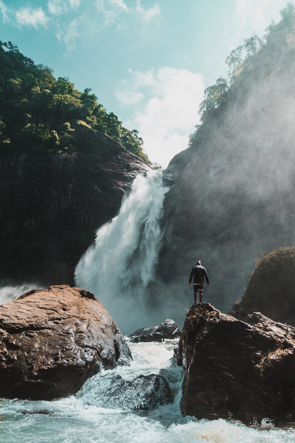 Dunhinda Falls, Sri Lanka Picture. Download Free Image