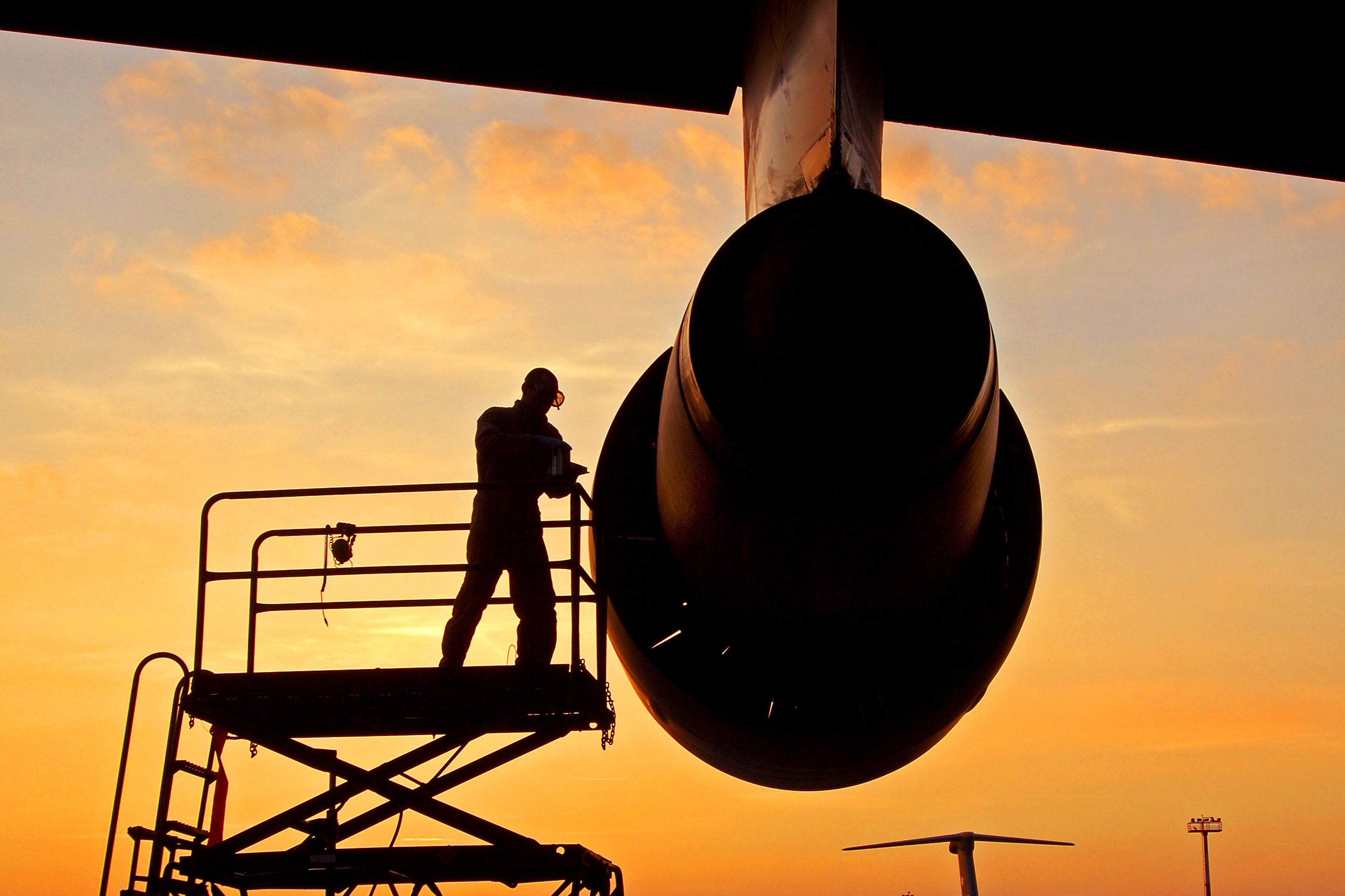 aircraft mechanic picture free