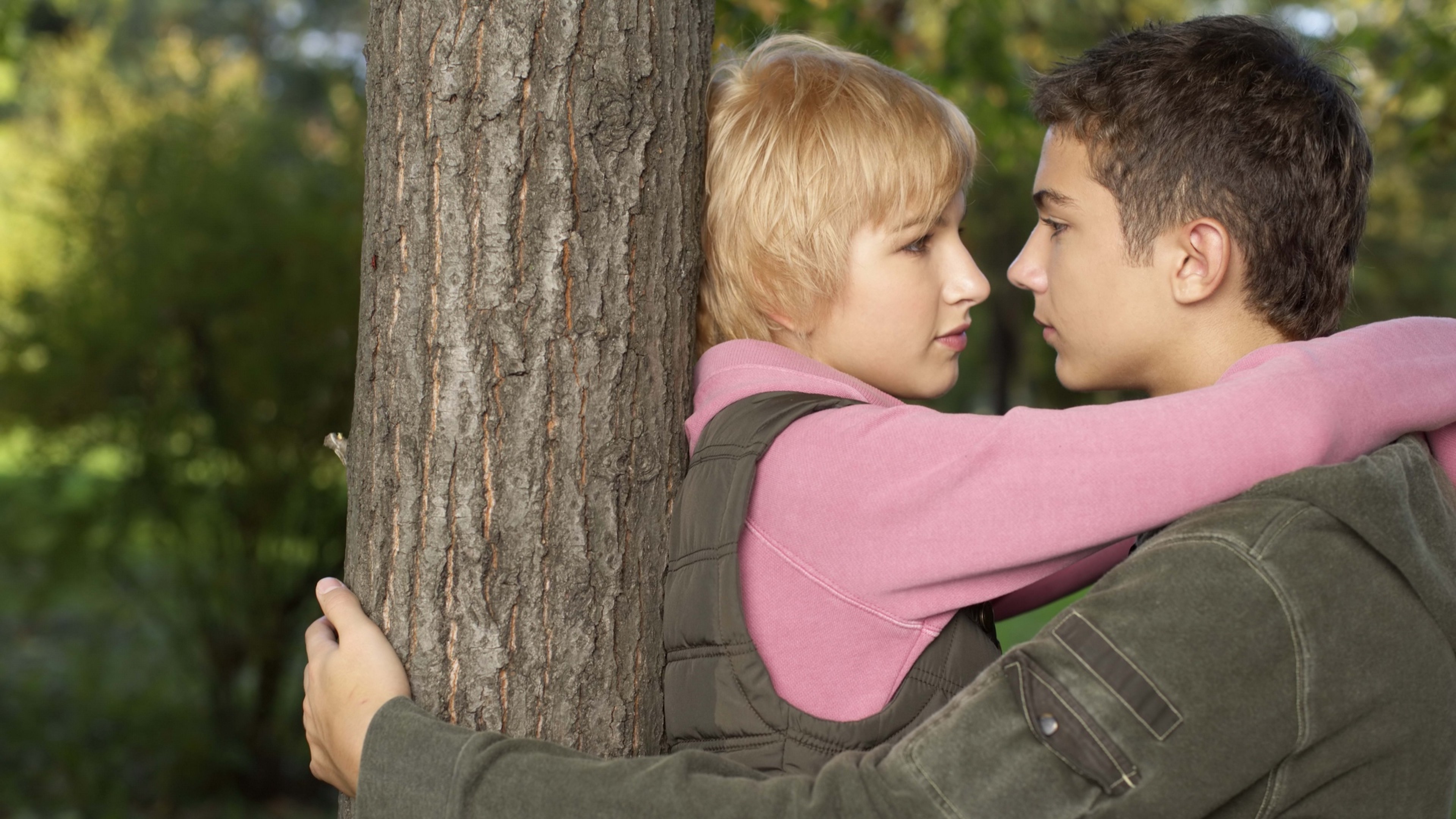 Boy hugs a girl HD Wallpaper 4K Ultra HD