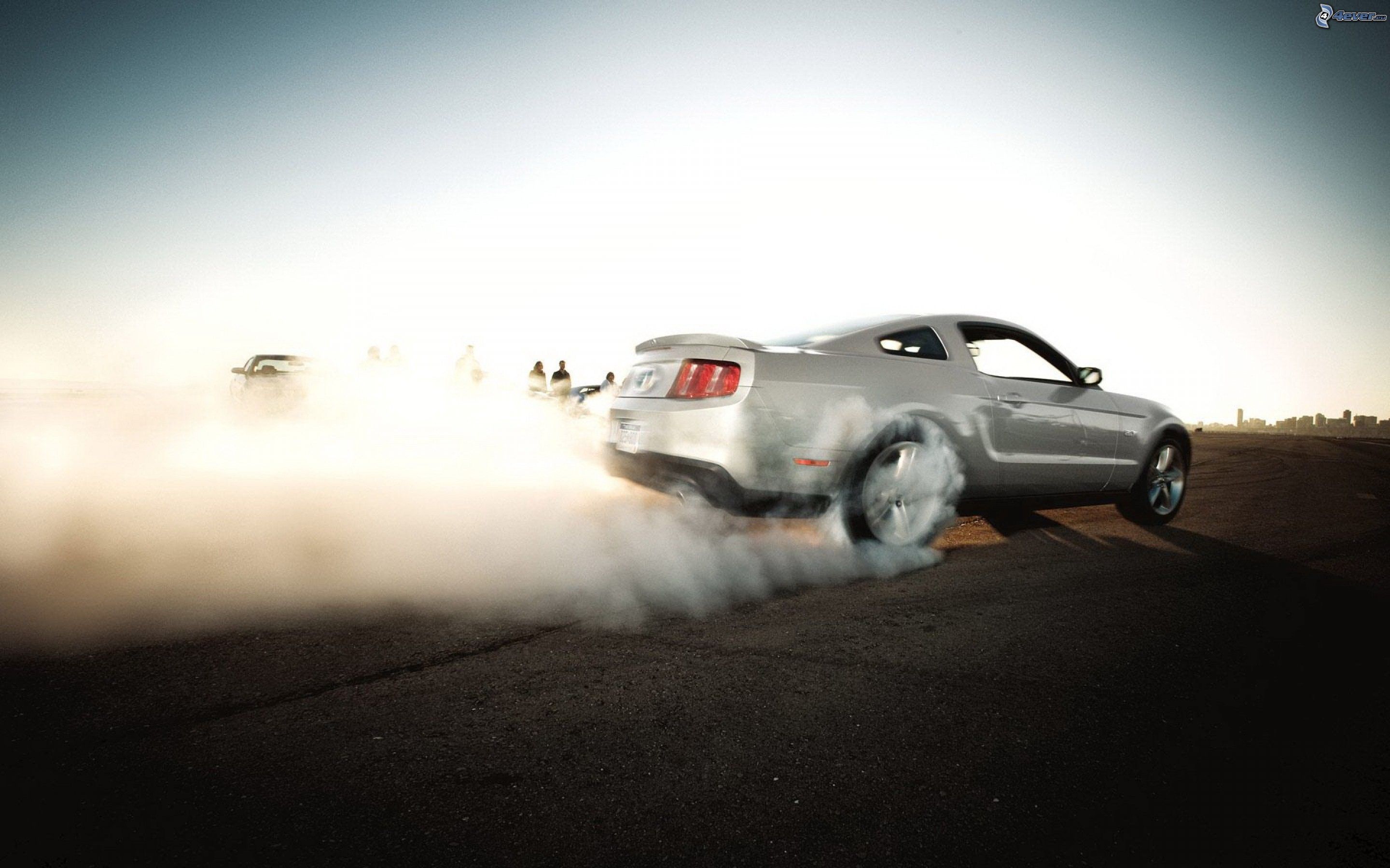 Рев машины. Форд Мустанг дрифт. Ford Mustang gt 2011. Ford Mustang Burnout. Ford Mustang 5 Drift.