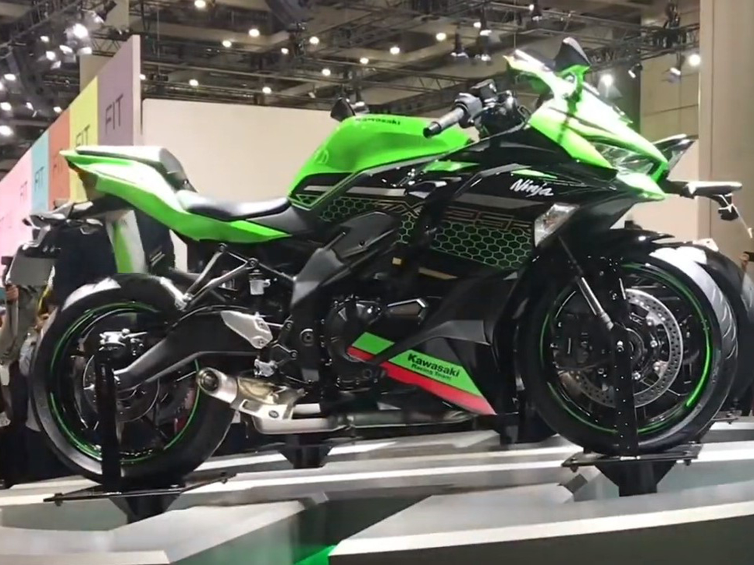 Kawasaki Ninja ZX 25R First Look