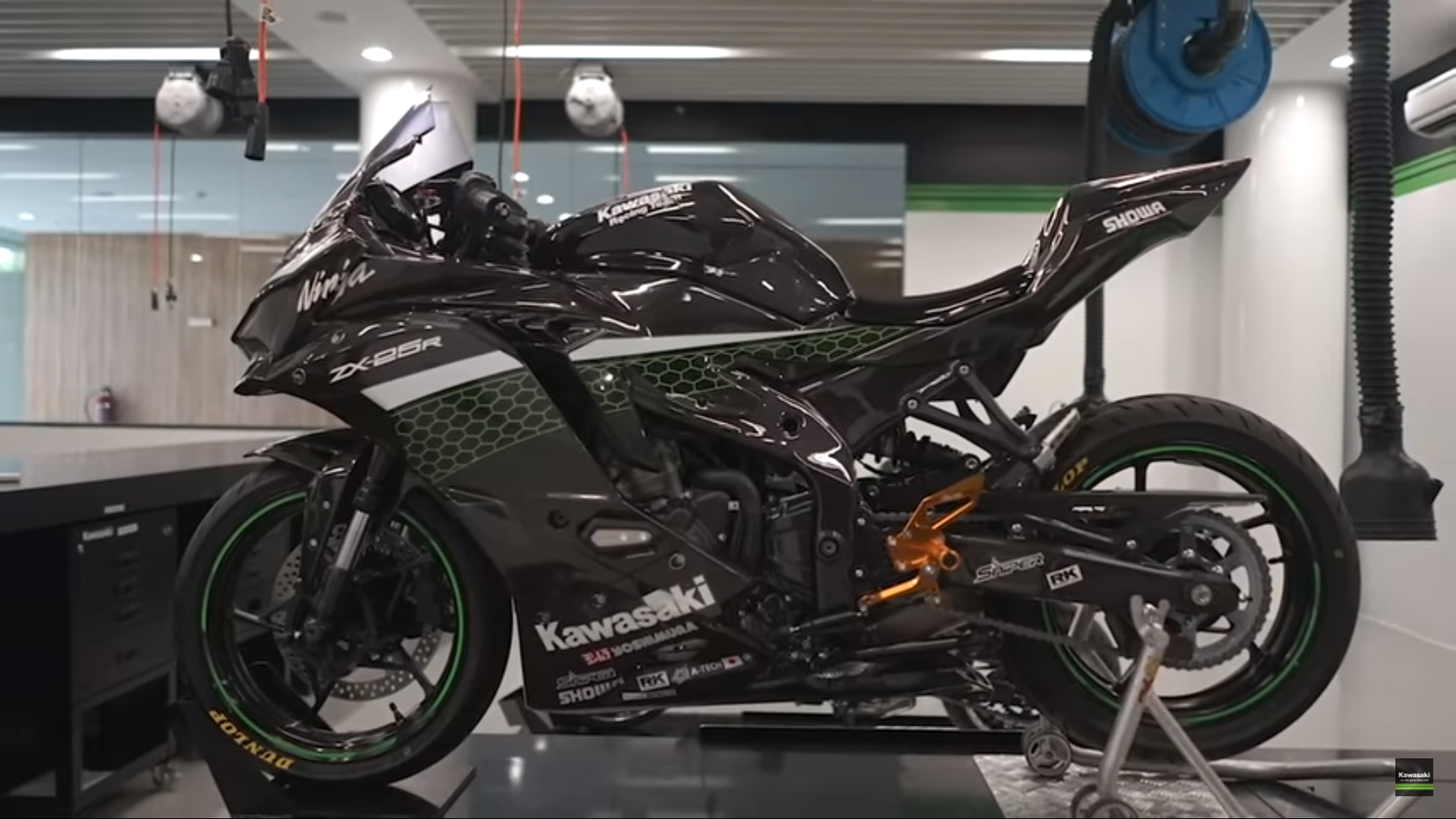KAWASAKI NINJA ZX 25R Video Special Edition No.2: Custom Parts Installation