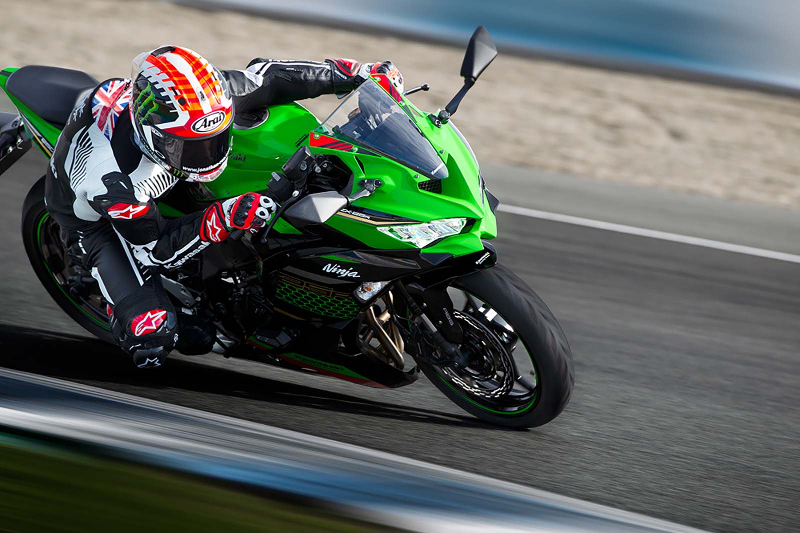 Kawasaki Ninja ZX 25R Debuts, 50hp & Cheaper Than We Thought & Rubber
