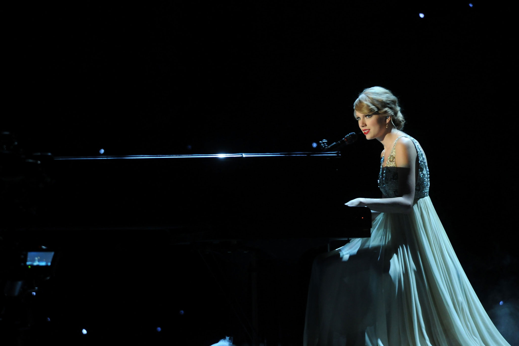 Taylor Swift Back To December Wallpapers Wallpaper Cave