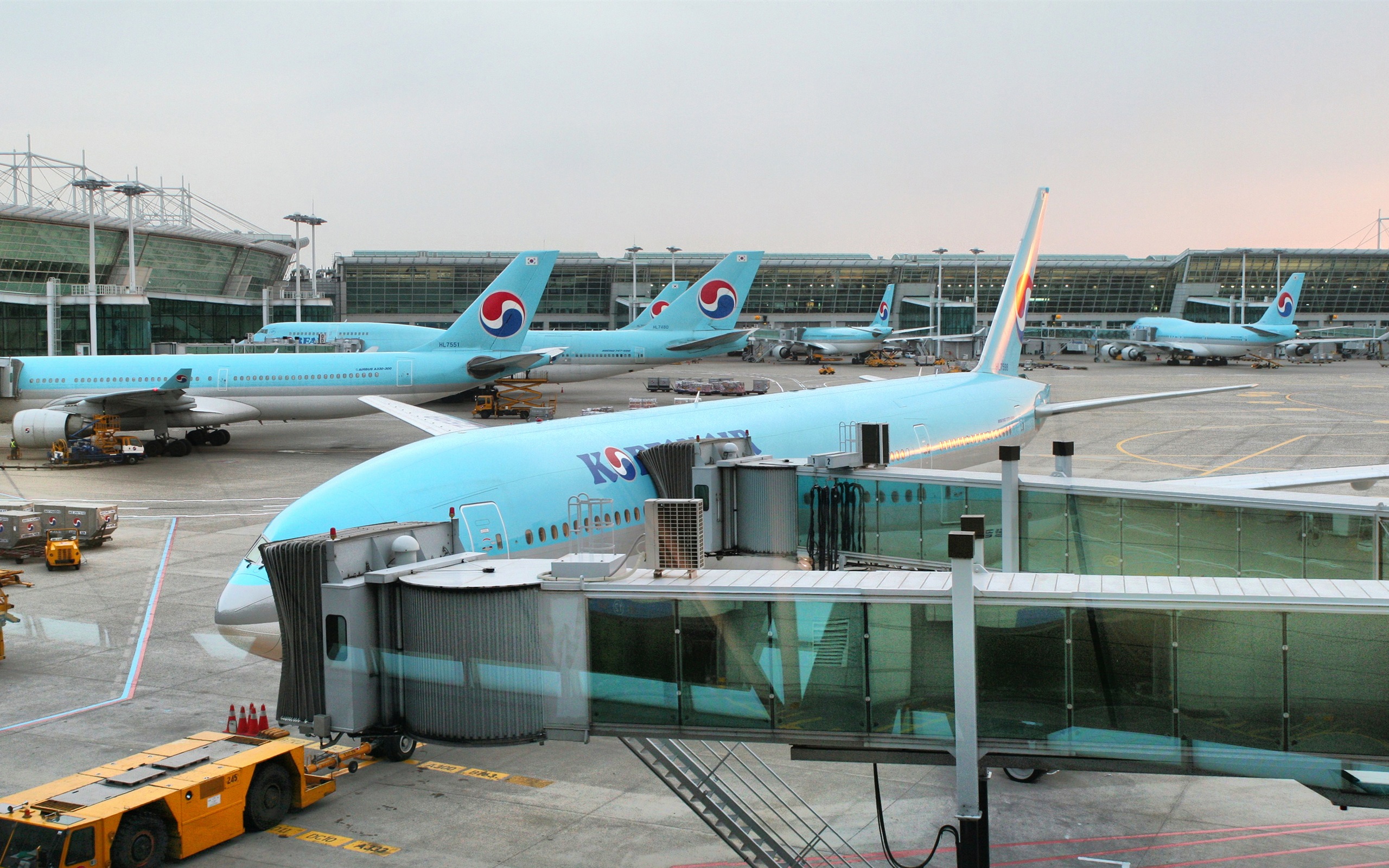 Wallpaper Korean Air, Incheon International Airport 3840x1200 Multi Monitor Panorama Picture, Image