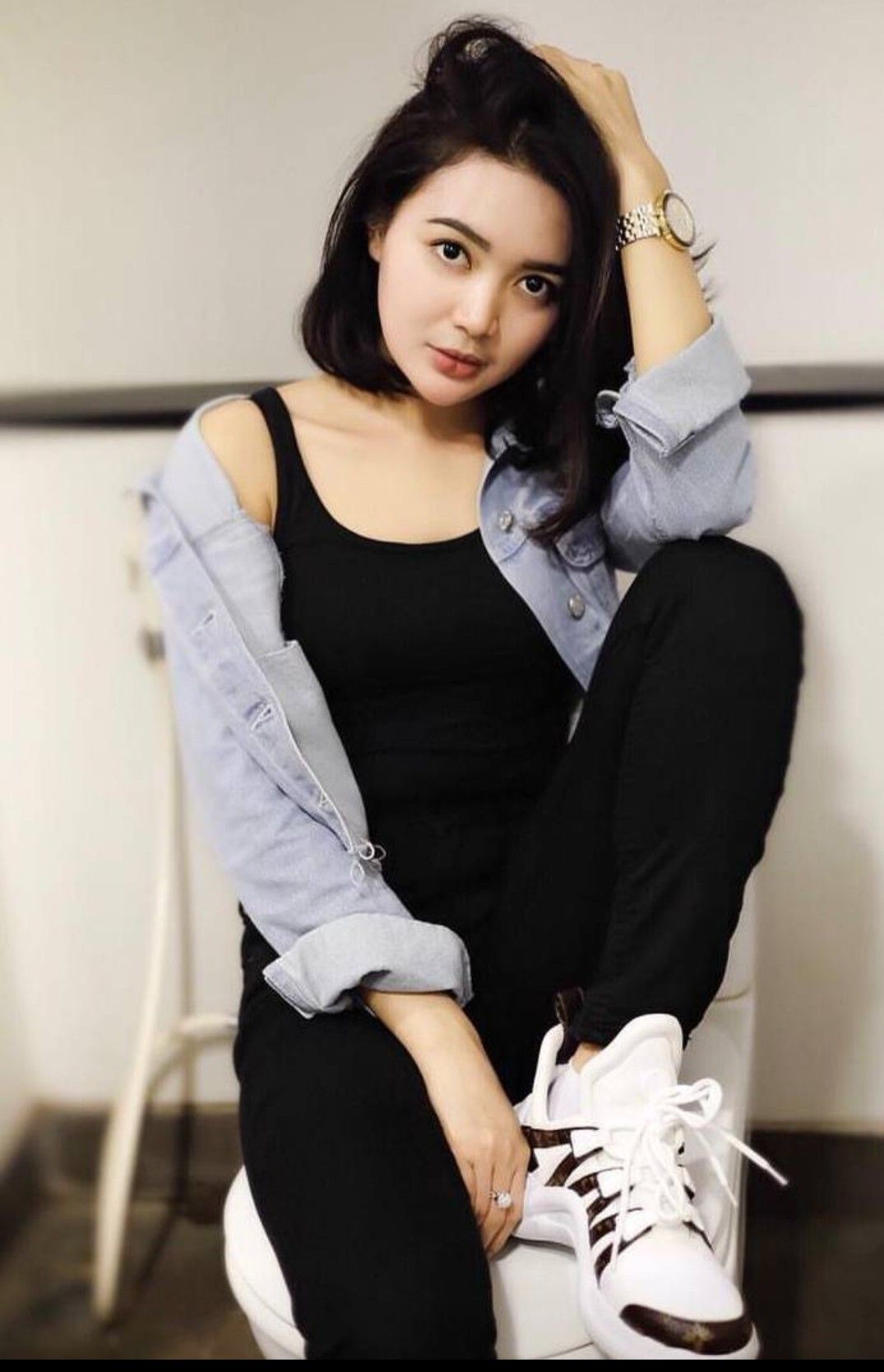 Wika Salim ideas. penyanyi, bersepeda wanita, keramas