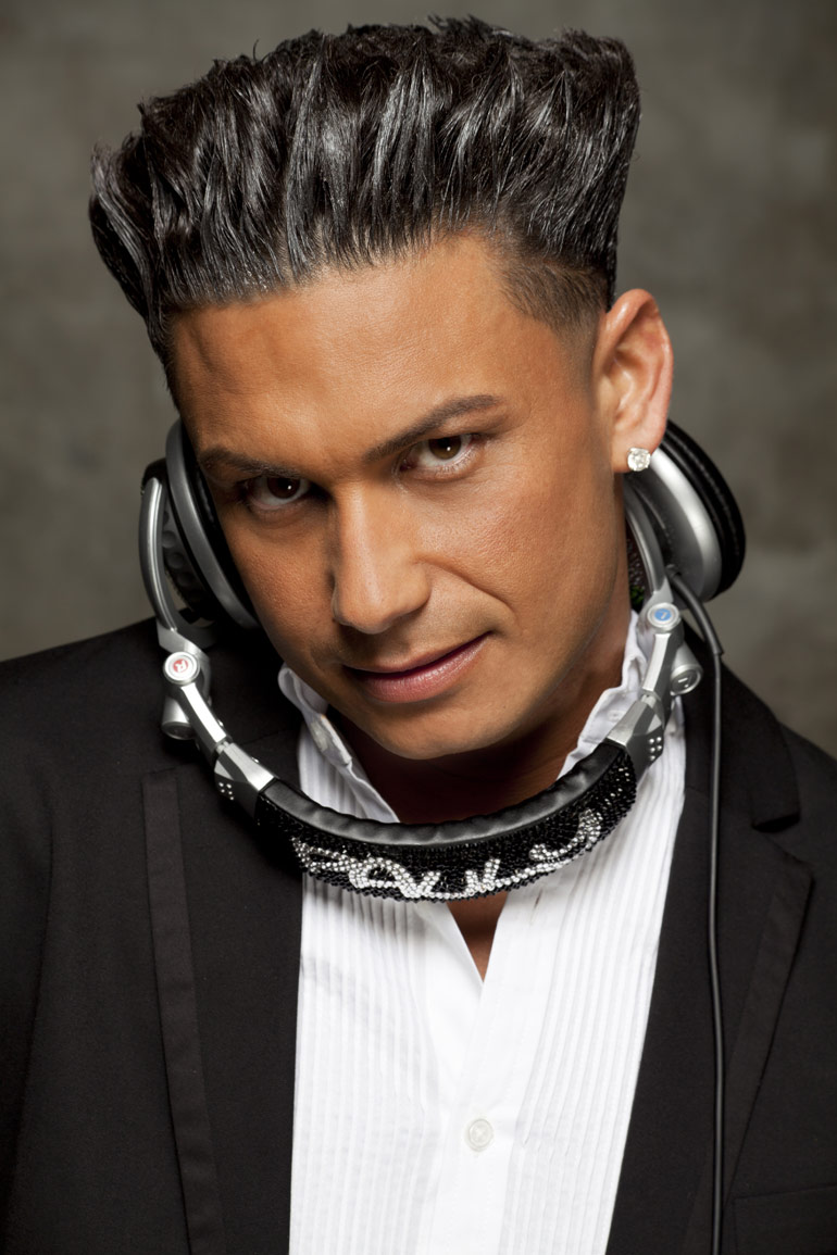 Meet the cast of The Pauly D Project with photo and background info * starcasm.net