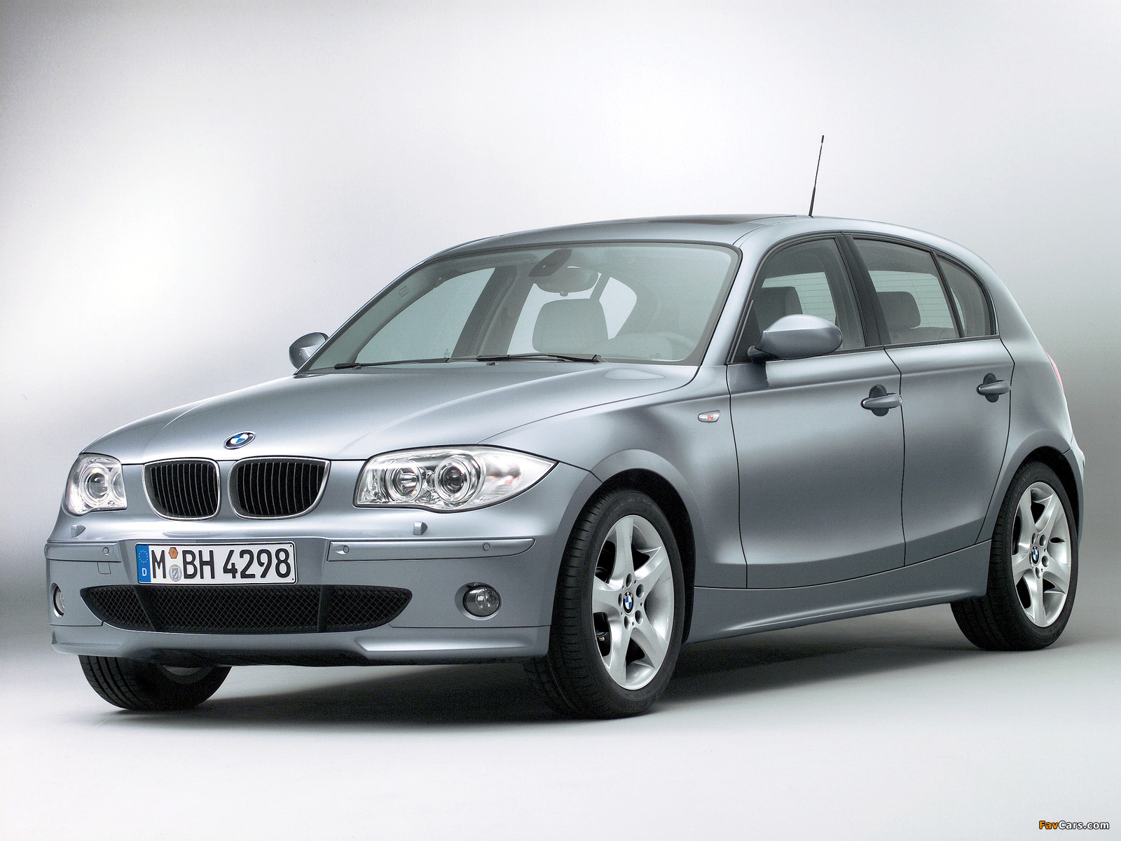 BMW 120i 5 Door (E87) 2004–06 Wallpaper (1600x1200)