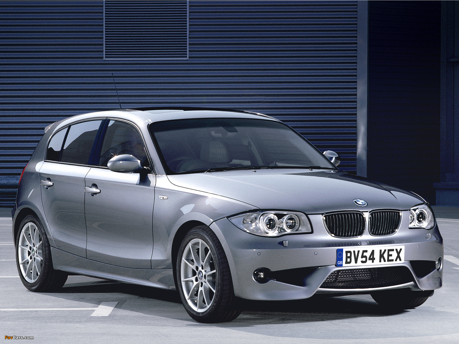 BMW 1 Series Aerodynamic Package UK Spec (E87) 2004–06 Wallpaper (1600x1200)