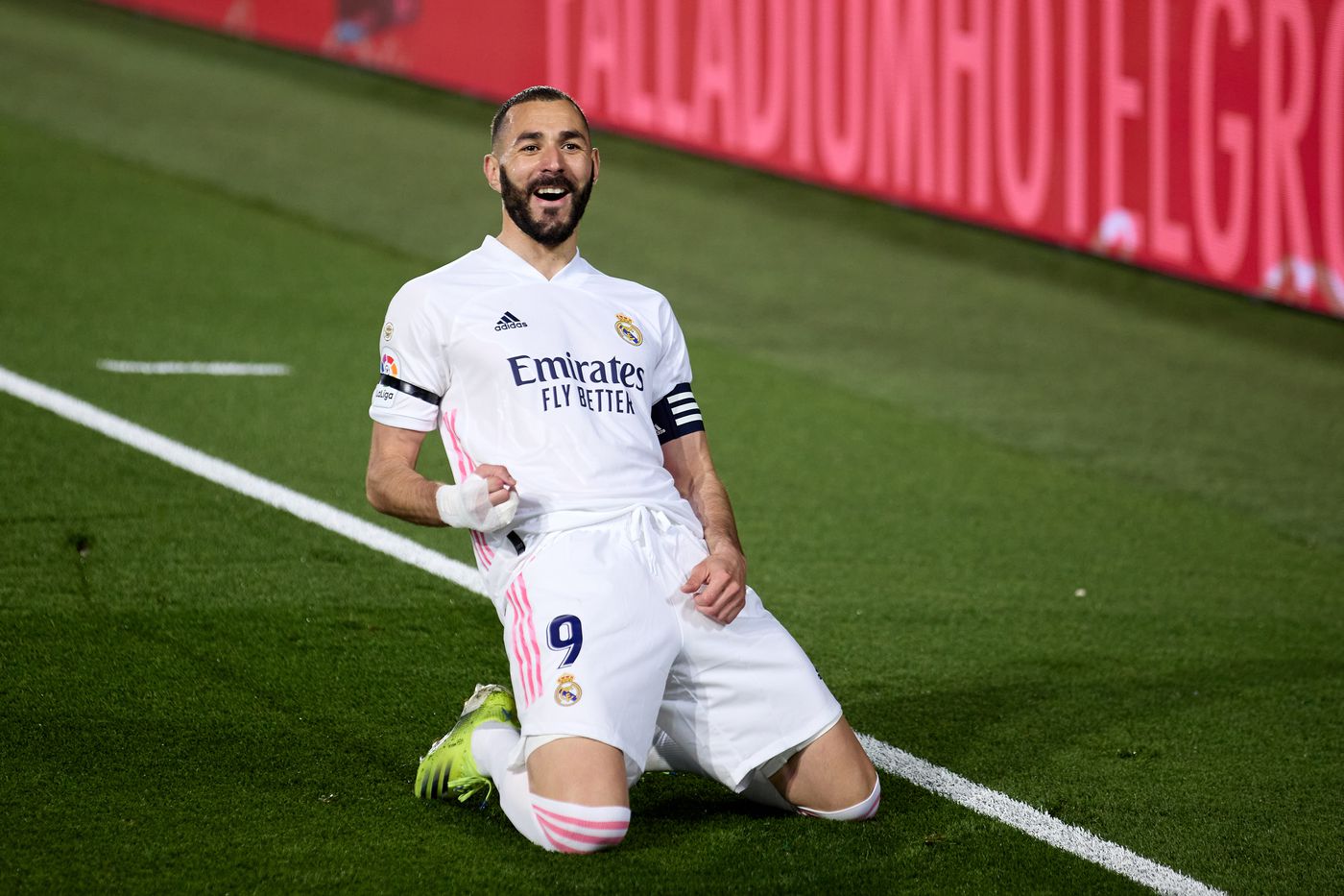 Karim Benzema set to sign contract extension with Real Madrid until 2023 -report