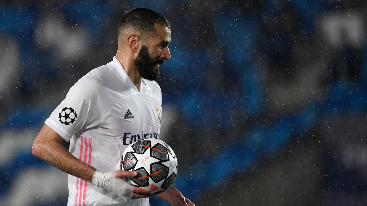 Karim Benzema extends Real Madrid deal until 2023