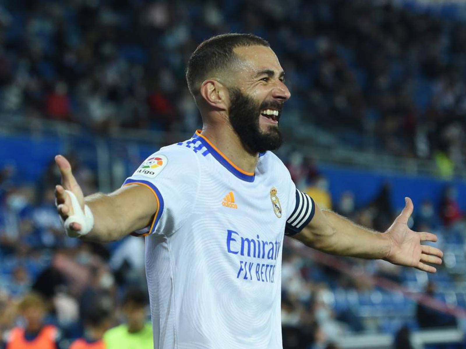 Karim Benzema extends Real Madrid contract to 2023