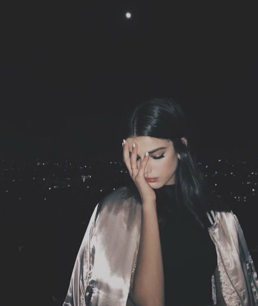 Aesthetic Wallpaper Edgy Baddie Aesthetic Background. Model pozları, Kızlar, Instagram