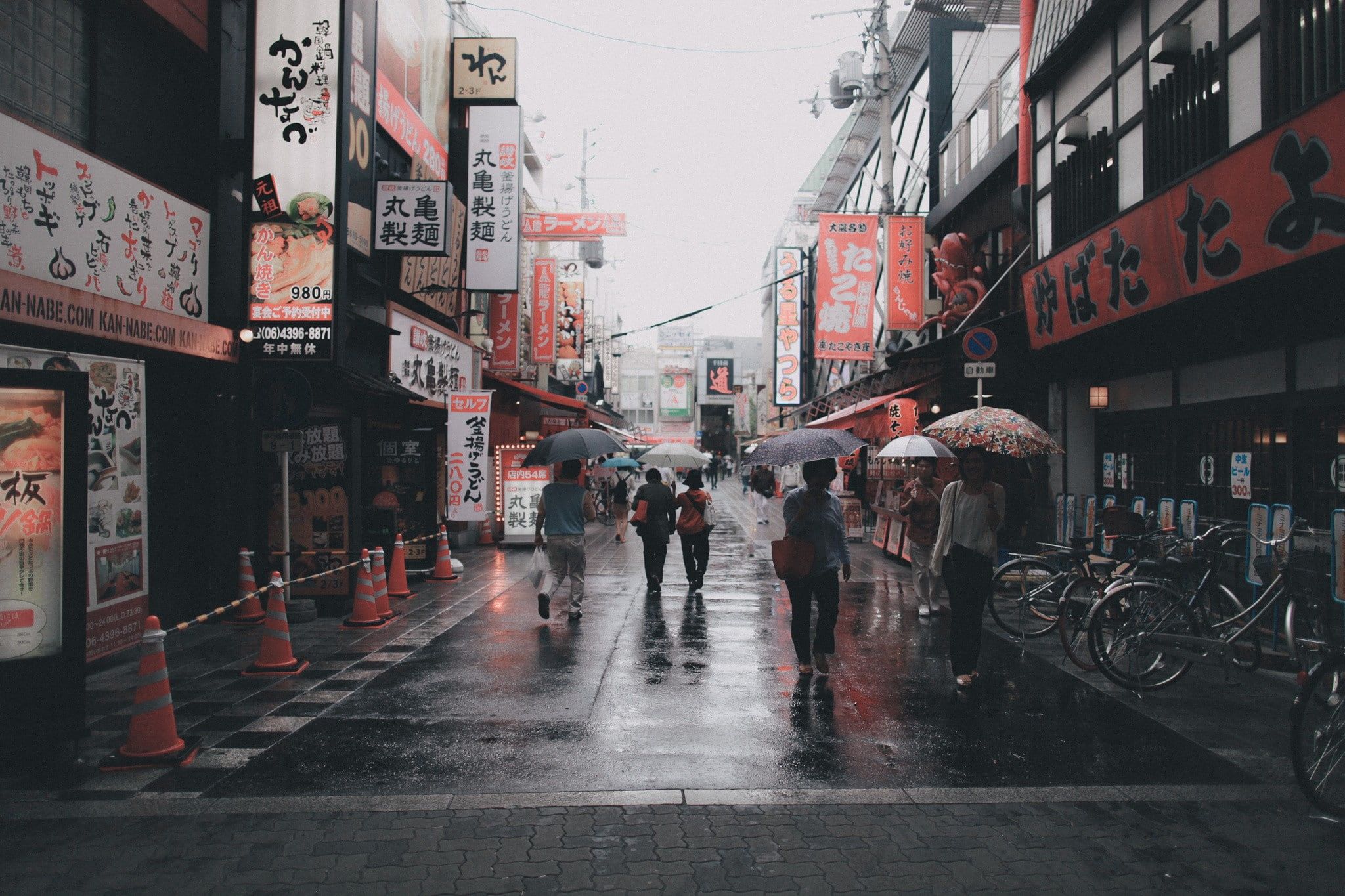 umbrella #Japan #Asian #street #Japanese P #wallpaper #hdwallpaper. Laptop wallpaper desktop wallpaper, Aesthetic desktop wallpaper, Pc desktop wallpaper