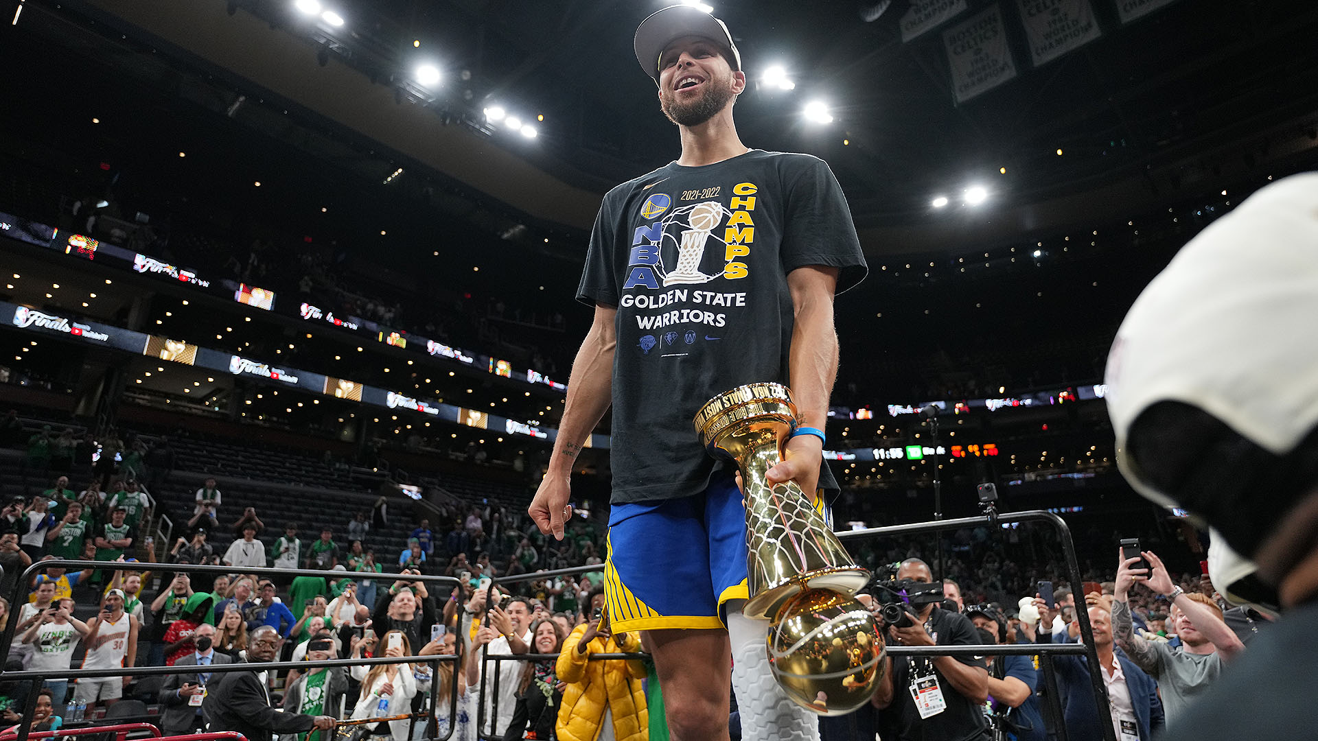 Stephen Curry wins NBA Finals MVP for 1st time in his career