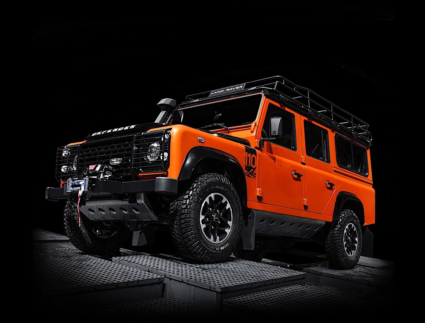 LAND ROVER Defender 110 specs & photo - 2016