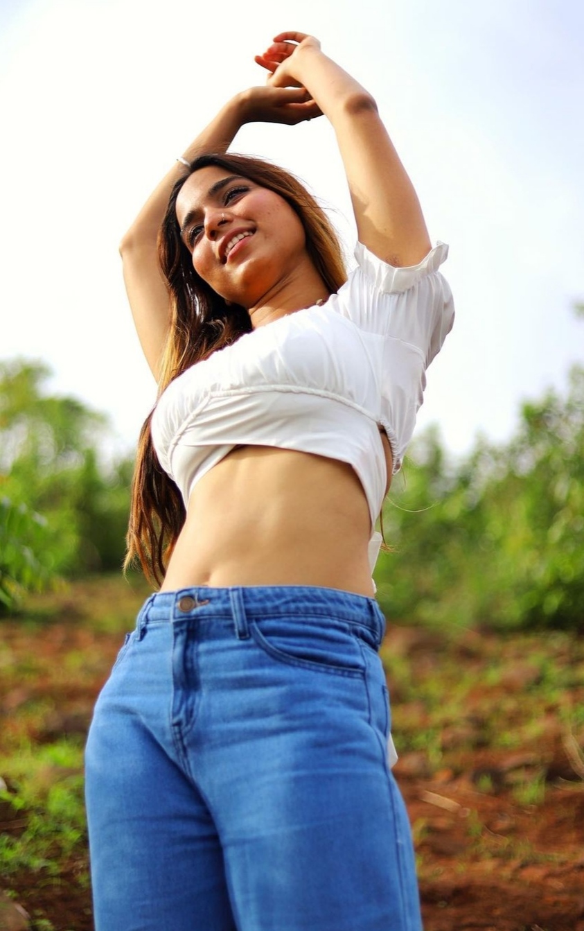 Vrushali Jawale.! Vine waali item !