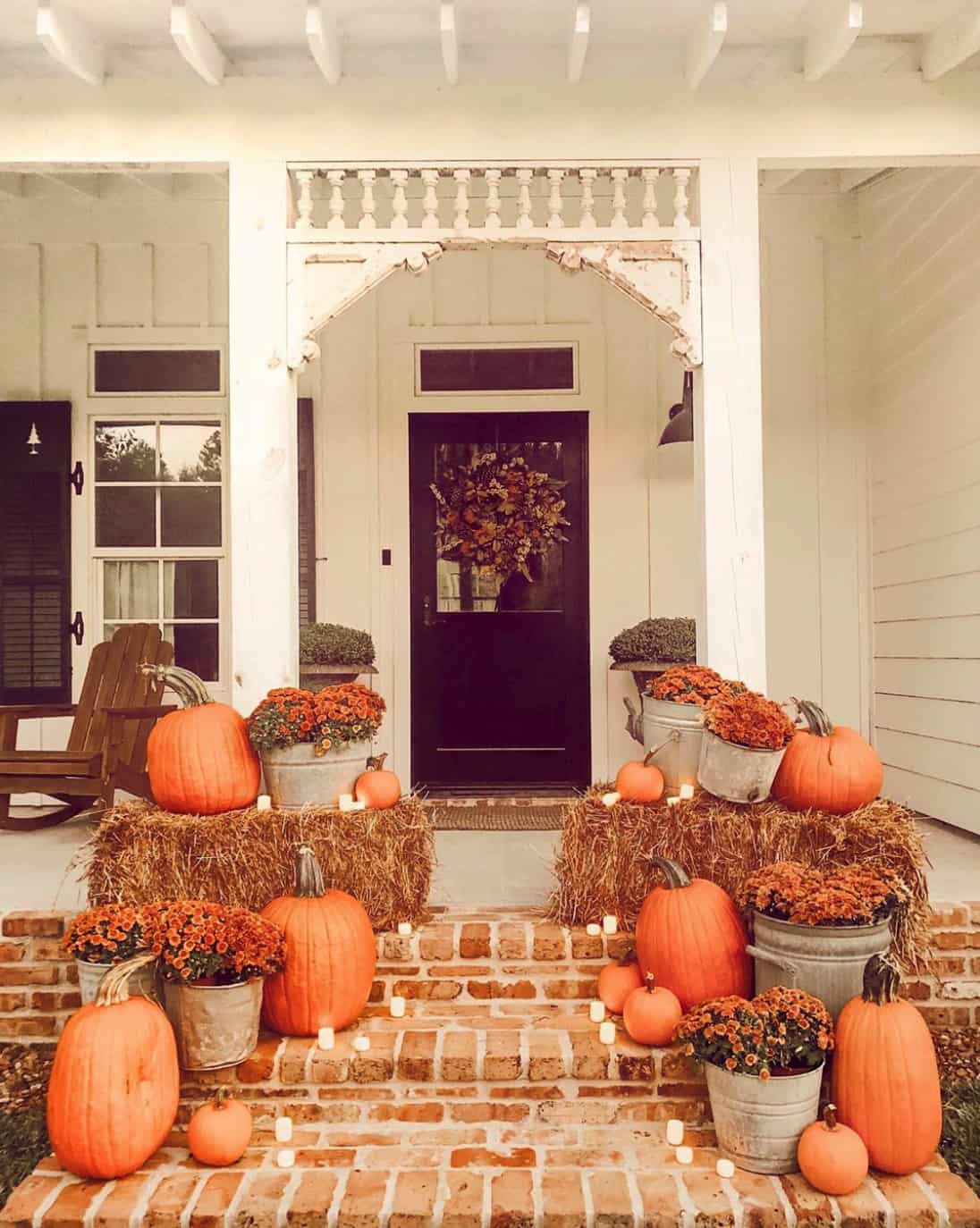 Beautiful And Festive Fall Front Porch Decorating Ideas