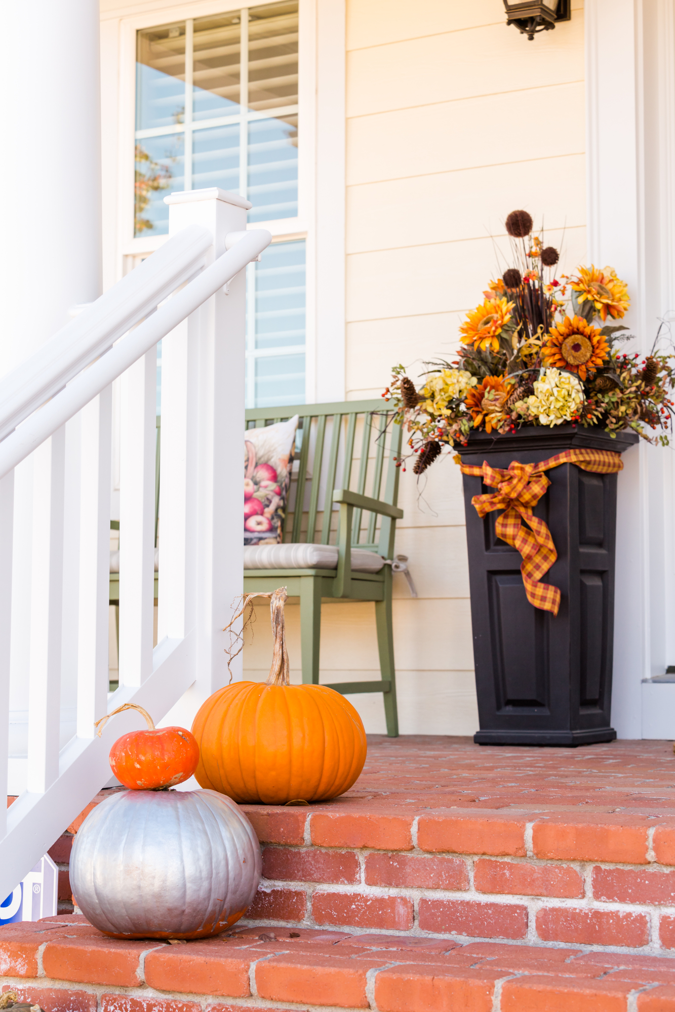 Creative Fall Front Porch Decor Ideas for any Budget!