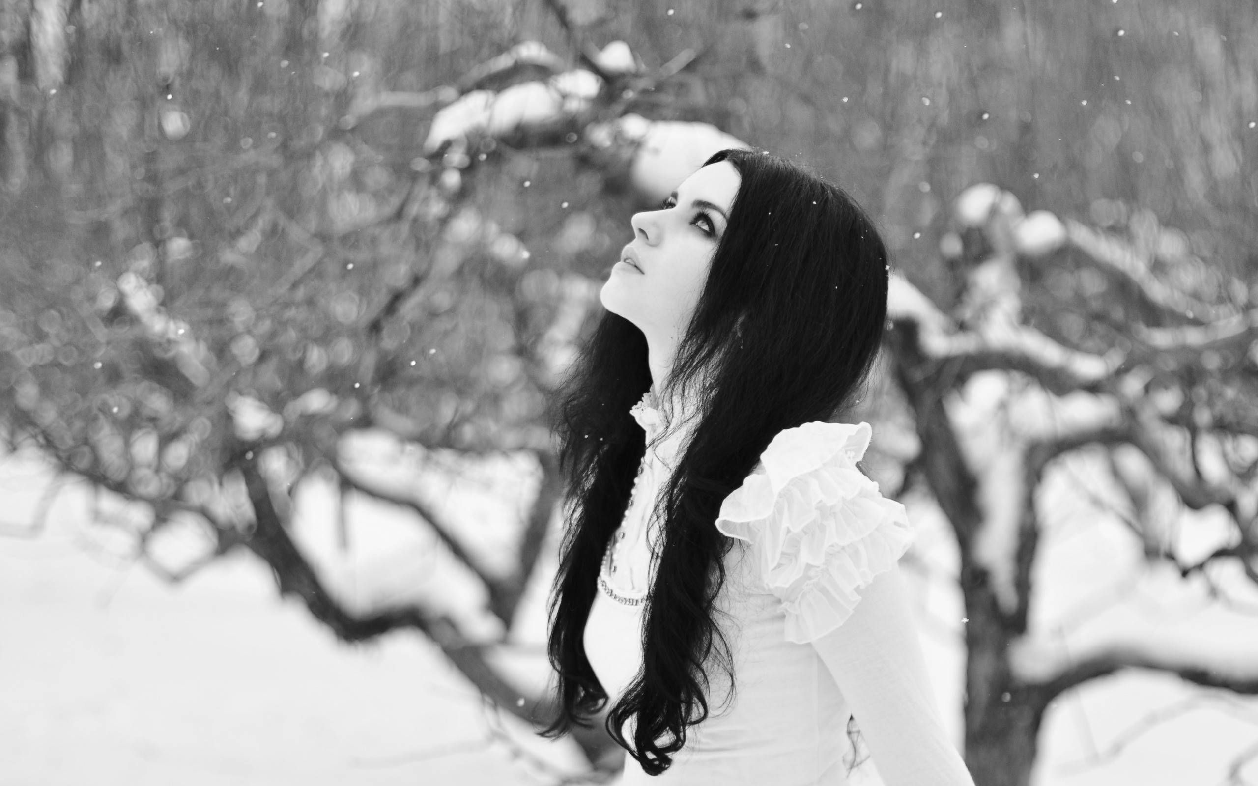Download Goth Girl In Snow Wallpaper