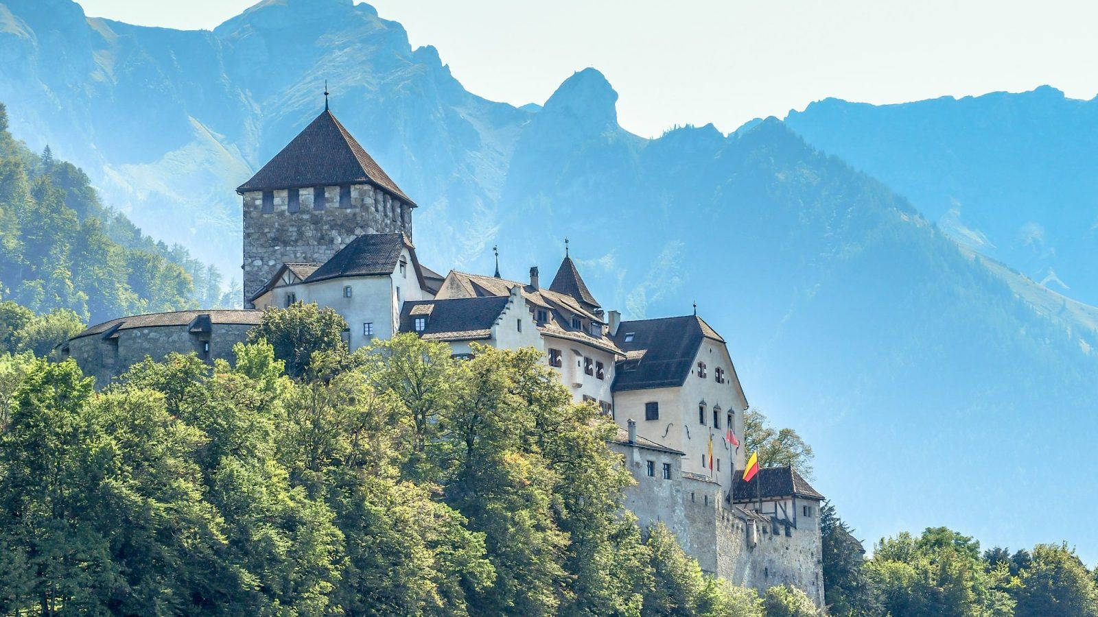Download Liechtenstein Vaduz Castle Wallpaper