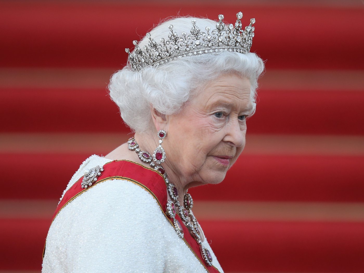 Elizabeth II Was an Enduring Emblem of the Waning British Empire