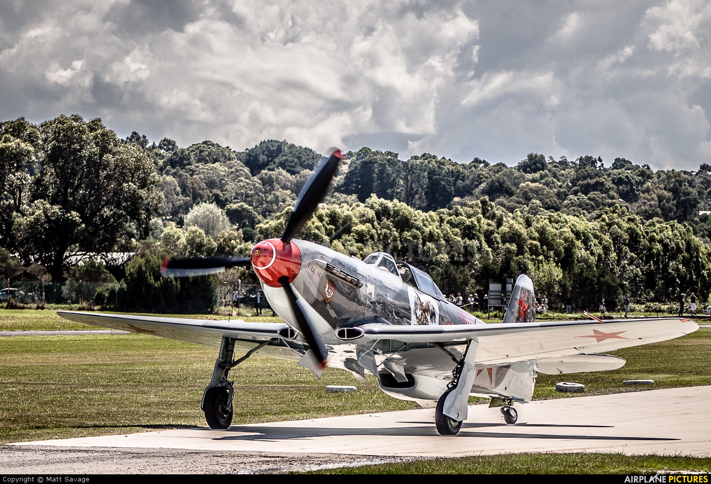 Yakovlev Yak 9 Photo