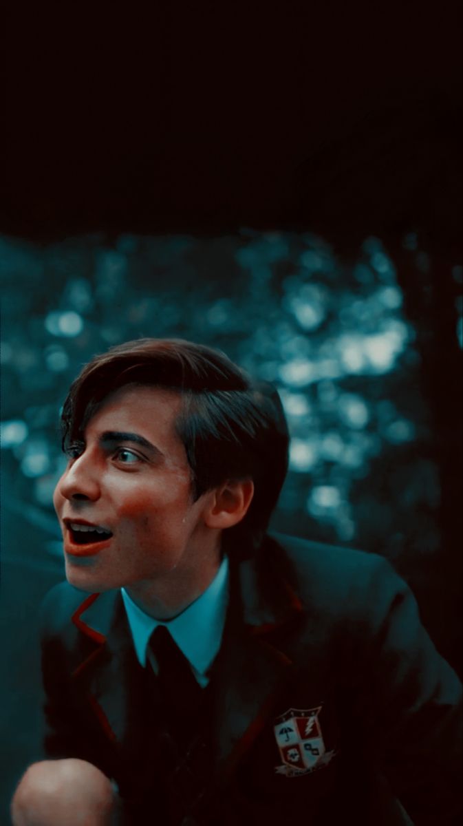 Umbrella Academy Five Hargreeves. Umbrella, Funny umbrella, Cute actors