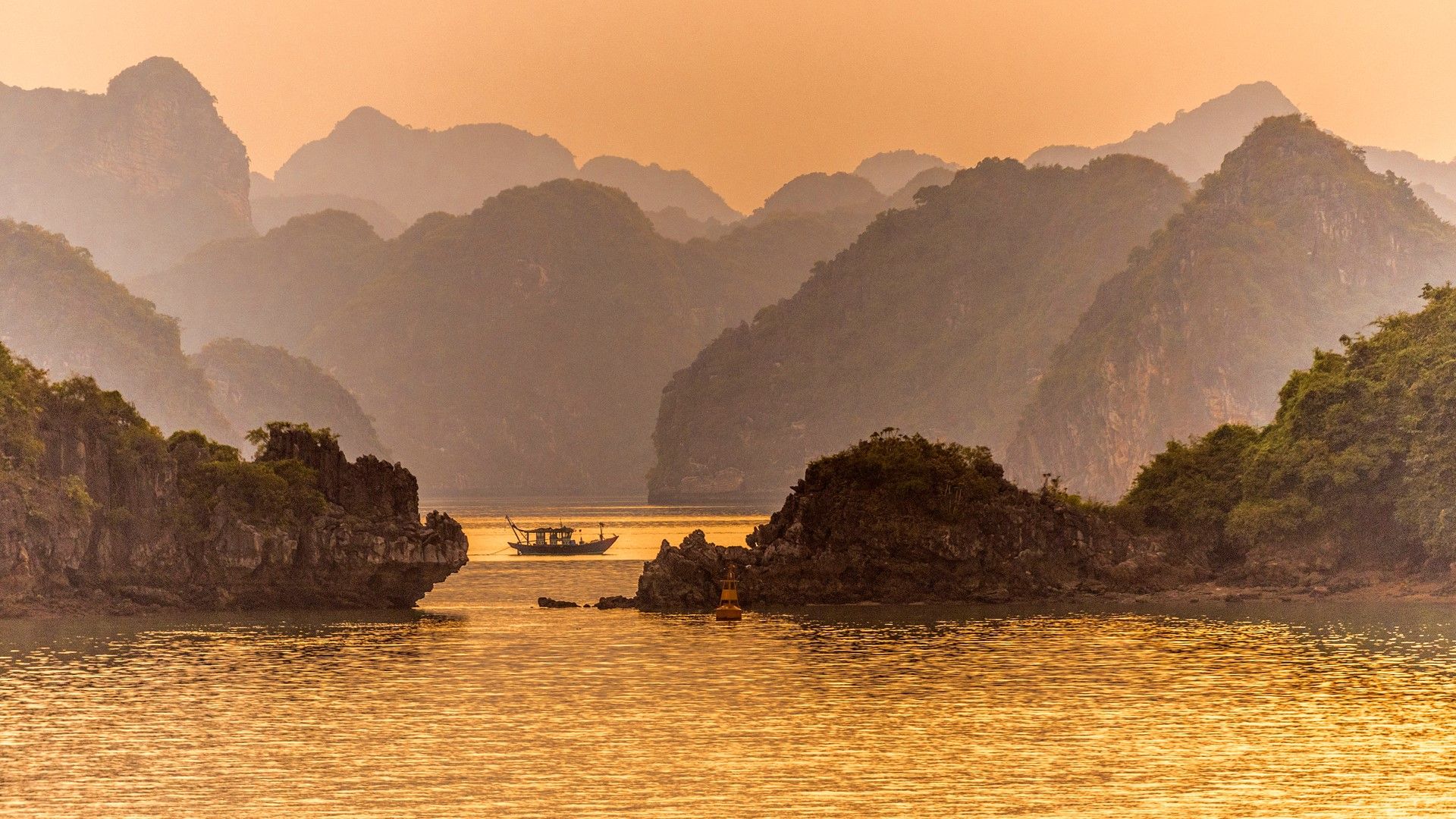 Sunset in Halong Bay Vietnam [1920x1080] #remoteplaces #travel #Nordic #luxurytravel #exploring #hiddengems #lands. Ha long bay, Halong bay vietnam, Ha long