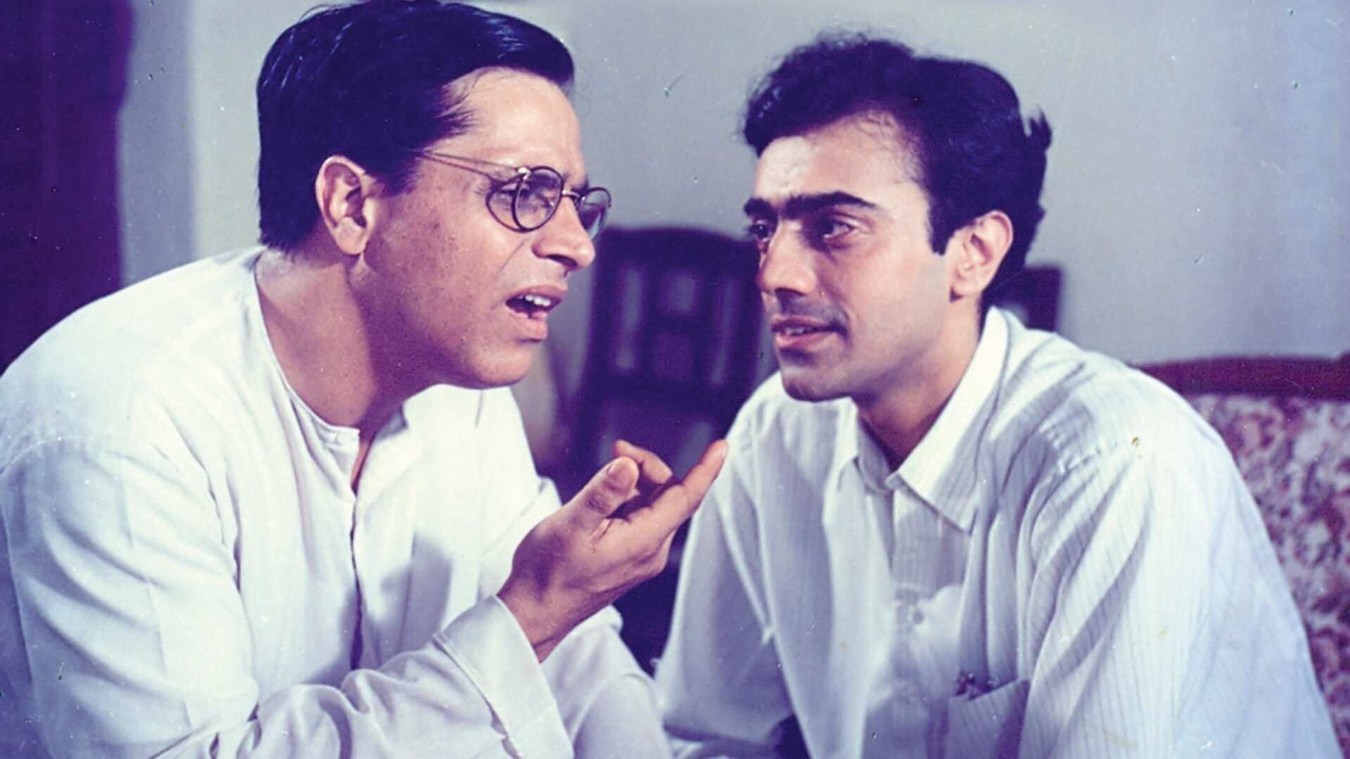 Film History Pics - (1993) 'Byomkesh Bakshi' series based on character created by Sharadindu Bandyopadhyay & directed by Basu Chatterjee. Rajit Kapur born on this day. Here with KK