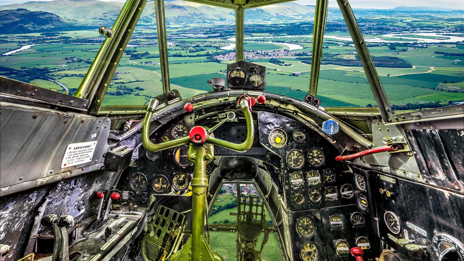 INSIDE the cockpits of legendary Soviet planes (PHOTOS)