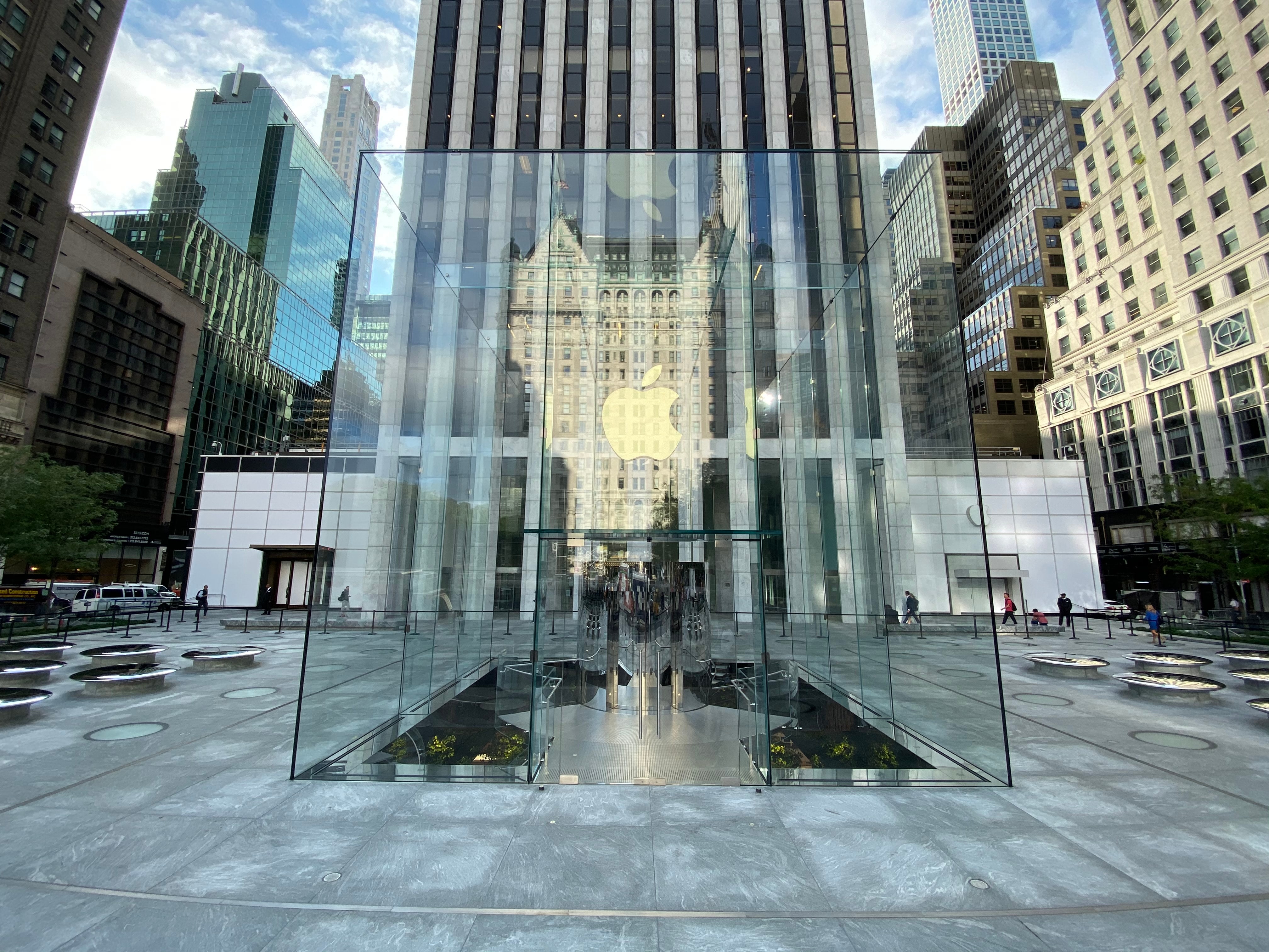New York City's Iconic Fifth Avenue Glass Apple Cube Reopens to the Public