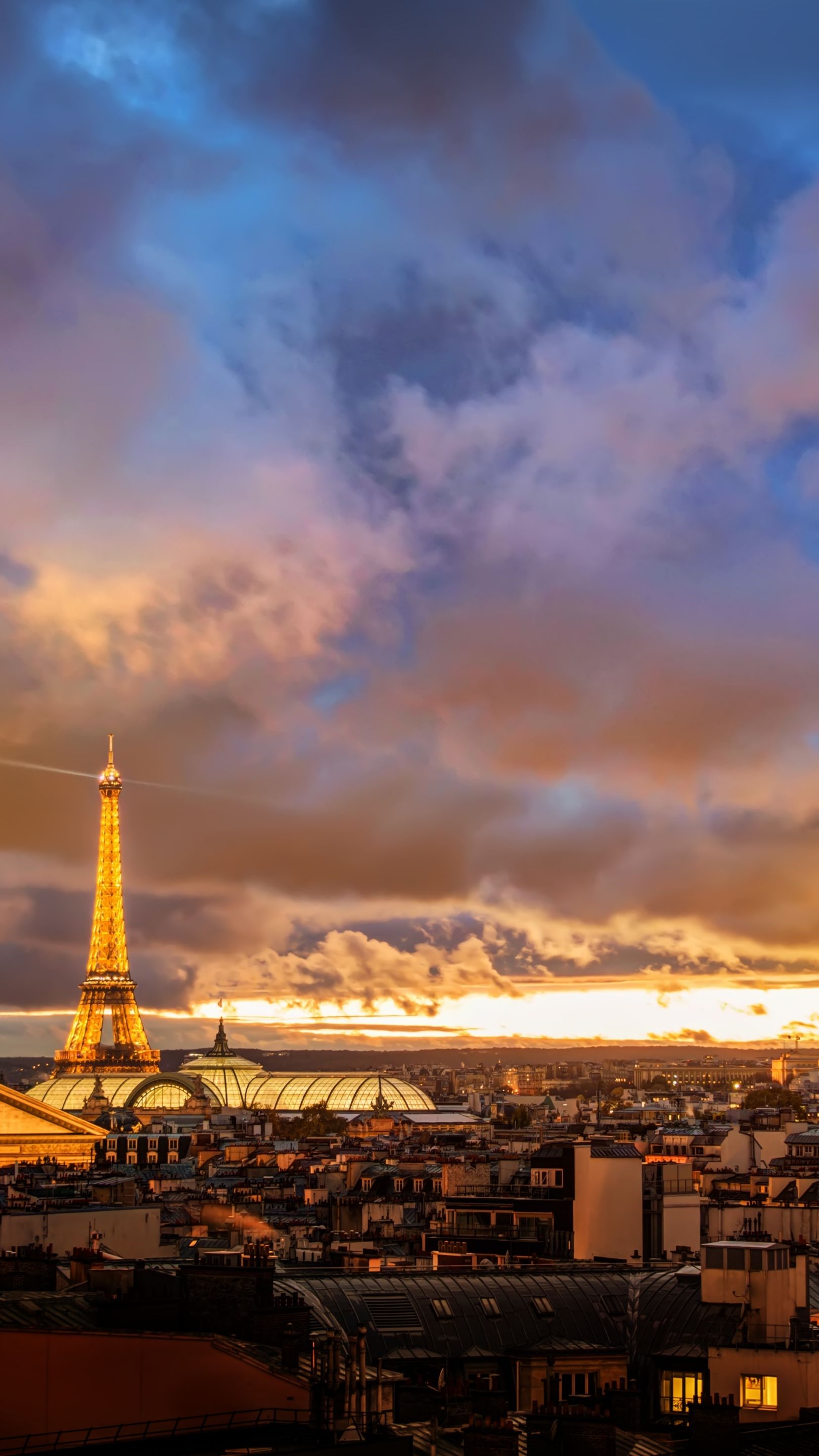 Paris skyline with the Eiffel Tower wallpaper