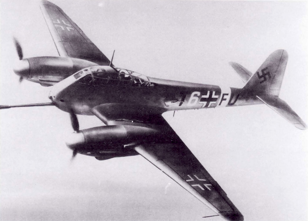 Asisbiz Messerschmitt Me 410A1 Hornisse (T6 FU) In Flight 1942 01